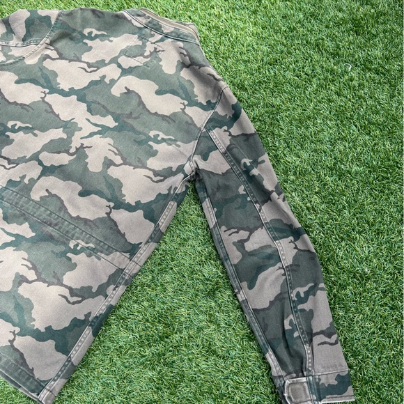 Levi’s Camo Jacket with hoodie - Picture 10 of 12